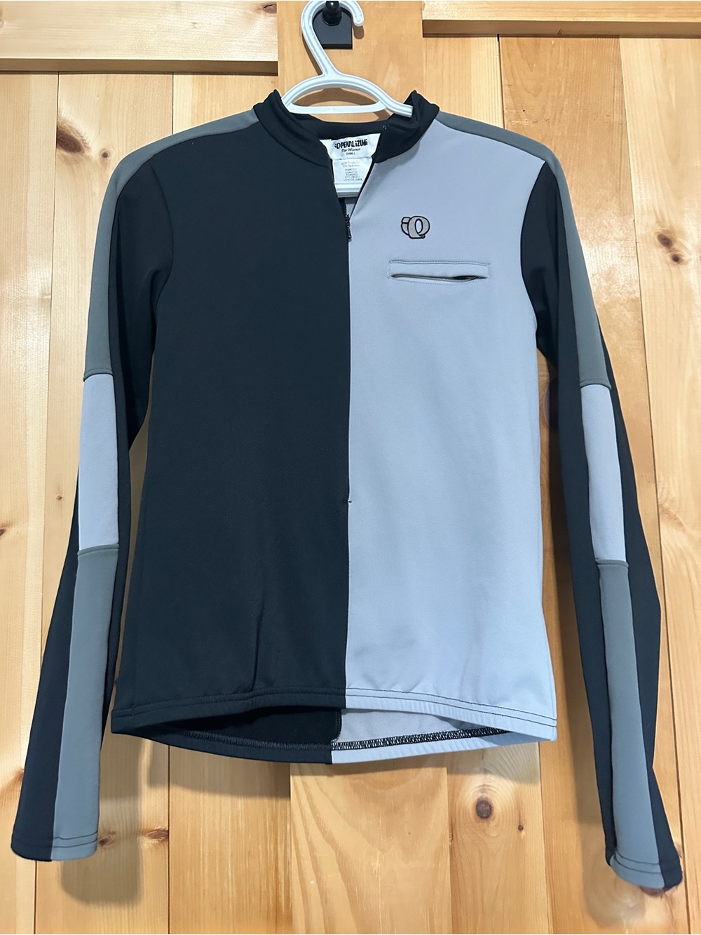 Pearl Izumi Cycling Jersey in Black & Light Gray size small